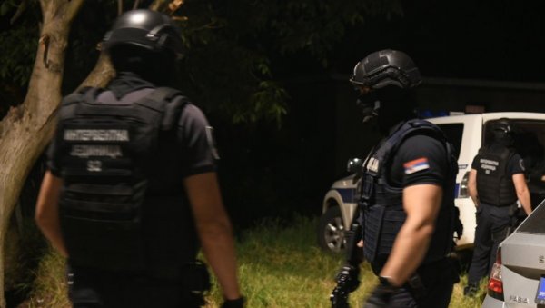 НОВИ ДЕТАЉИ ПУЦЊАВЕ У ЈАКОВУ: Осумњичени за пуцњаву живи у истој улици где је извршен злочин НОВИ ДЕТАЉИ ПУЦЊАВЕ У ЈАКОВУ: Осумњичени за пуцњаву живи у истој улици где је извршен злочин