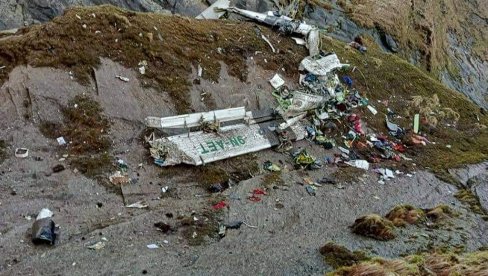 TEŠKA AVIONSKA NESREĆA U NEPALU: 19 putnika i članova posade srušilo se danas tokom poletanja u Katmanduu TEŠKA AVIONSKA NESREĆA U NEPALU: 19 putnika i članova posade srušilo se danas tokom poletanja u Katmanduu