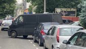 МЕСТО УЖАСА НА ДУШАНОВЦУ: Овде је мушкарац напао девојку, па пререзао себи гркљан (ВИДЕО) МЕСТО УЖАСА НА ДУШАНОВЦУ: Овде је мушкарац напао девојку, па пререзао себи гркљан (ВИДЕО)