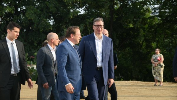 ЦЕНТАР ЗА ЛЕЧЕЊЕ НАШЕ ДЕЦЕ: Вучић и Вархељи обишли радове на изградњи Универзитетске дечје клинике Тиршова 2 (ФОТО/ВИДЕО) ЦЕНТАР ЗА ЛЕЧЕЊЕ НАШЕ ДЕЦЕ: Вучић и Вархељи обишли радове на изградњи Универзитетске дечје клинике Тиршова 2 (ФОТО/ВИДЕО)