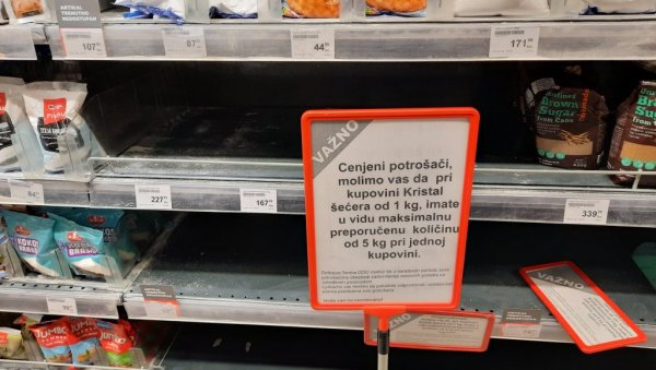 РАЗГРАБИ СЕ СВЕ ШТО СТИГНЕ НА РАФОВЕ: Потребно десетак дана да се тржиште шећера стабилизује након поремећаја који је изазвао шпекулант