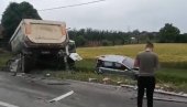 KABINA KAMIONA POTPUNO SMRSKANA: Detalji jezive saobraćajke kod Modriče (VIDEO) KABINA KAMIONA POTPUNO SMRSKANA: Detalji jezive saobraćajke kod Modriče (VIDEO)