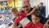 ВЕРНЕ ДЕЛИЈЕ: Владимир Ђукановић са синовима подржао црвено-беле кошаркаше ВЕРНЕ ДЕЛИЈЕ: Владимир Ђукановић са синовима подржао црвено-беле кошаркаше