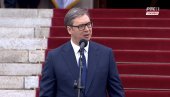 НЕКА ЖИВИ СРБИЈА: Величанствен говор председника Вучића испред Скупштине (ФОТО/ВИДЕО) НЕКА ЖИВИ СРБИЈА: Величанствен говор председника Вучића испред Скупштине (ФОТО/ВИДЕО)