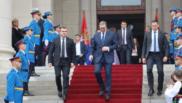 НЕКА ЖИВИ СРБИЈА: Вучић послао поруку грађанима након заклетве (ФОТО) НЕКА ЖИВИ СРБИЈА: Вучић послао поруку грађанима након заклетве (ФОТО)