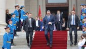 НЕКА ЖИВИ СРБИЈА: Вучић послао поруку грађанима након заклетве (ФОТО) НЕКА ЖИВИ СРБИЈА: Вучић послао поруку грађанима након заклетве (ФОТО)
