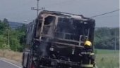 ПОЖАР У АУТОБУСУ КОД КРАГУЈЕВЦА: Ватра захватила мотор и већи део возила ПОЖАР У АУТОБУСУ КОД КРАГУЈЕВЦА: Ватра захватила мотор и већи део возила