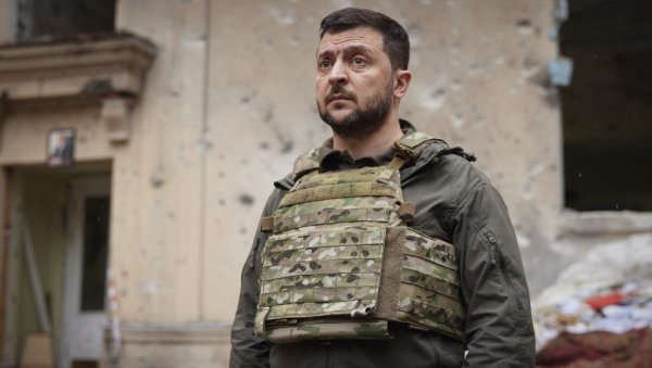 ЗЕЛЕНСКОМ ПРЕТИ ПУЧ? Председника Украјине хвале на Западу, а на зградама у Кијеву осванули плакати на којима је проглашен за издајника ЗЕЛЕНСКОМ ПРЕТИ ПУЧ? Председника Украјине хвале на Западу, а на зградама у Кијеву осванули плакати на којима је проглашен за издајника