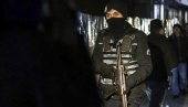 OTEO ZAPOSLENE U FABRICI: Naoružani napadač opasan eksplozivom kidnapovao radnike u znak protesta OTEO ZAPOSLENE U FABRICI: Naoružani napadač opasan eksplozivom kidnapovao radnike u znak protesta
