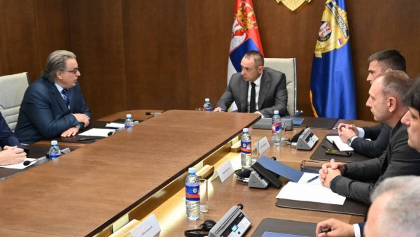 ВУЛИН НА КОЛЕГИЈУМУ ЗАПРЕТИО: Жесток обрачун са криминалцима који трују и пљачкају нашу децу (ВИДЕО) ВУЛИН НА КОЛЕГИЈУМУ ЗАПРЕТИО: Жесток обрачун са криминалцима који трују и пљачкају нашу децу (ВИДЕО)