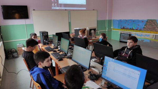 ЗАВРШЕН ШЕСТИ ЦИКЛУС ПРОЈЕКТАСТВАРАМО ЗНАЊЕ: Још 20 основних школа добија информатичке кабинете од Телекома Србија ЗАВРШЕН ШЕСТИ ЦИКЛУС ПРОЈЕКТАСТВАРАМО ЗНАЊЕ: Још 20 основних школа добија информатичке кабинете од Телекома Србија