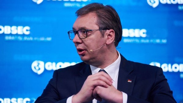 ВУЧИЋ У БРАТИСЛАВИ: Не верујем у потпуне победе и поразе, хитно нам је потребан мир (ВИДЕО) ВУЧИЋ У БРАТИСЛАВИ: Не верујем у потпуне победе и поразе, хитно нам је потребан мир (ВИДЕО)