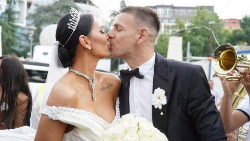 SLAVLJE U DOMU KATARINE GRUJIĆ I MARKA GOBELJIĆA: Kaća objavila fotografiju sa Gobeljom i uputila mu ove reči, a povod je predivan SLAVLJE U DOMU KATARINE GRUJIĆ I MARKA GOBELJIĆA: Kaća objavila fotografiju sa Gobeljom i uputila mu ove reči, a povod je predivan