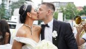 ОЖЕНИ СЕ ГОБЕЉА, УДАДЕ СЕ КАЋА: Фудбалер није штедео, видите за колико је продата млада ОЖЕНИ СЕ ГОБЕЉА, УДАДЕ СЕ КАЋА: Фудбалер није штедео, видите за колико је продата млада