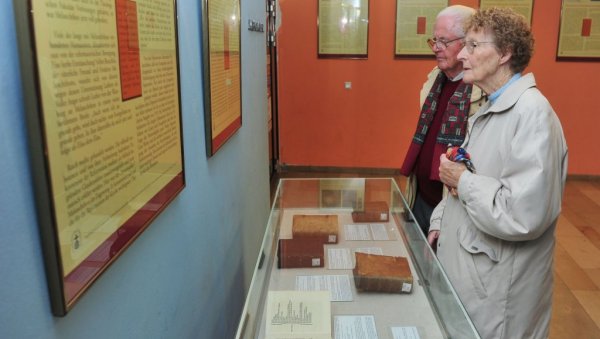 ПОСЕТЕ МУЗЕЈИМА ПРОДУЖАВАЈУ ЖИВОТ: Најновија истраживања показала да су одласци у уметничке галерије здрави колико и спорт ПОСЕТЕ МУЗЕЈИМА ПРОДУЖАВАЈУ ЖИВОТ: Најновија истраживања показала да су одласци у уметничке галерије здрави колико и спорт