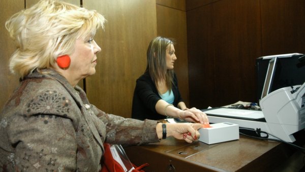 КОРАК ПО КОРАК: Како да на најбржи и најједноставнији начин поднесете захтев за издавање путне исправе КОРАК ПО КОРАК: Како да на најбржи и најједноставнији начин поднесете захтев за издавање путне исправе