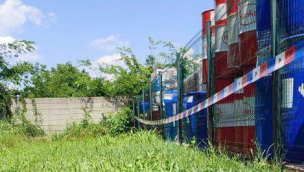 ПОЛИЦИЈА ПРОНАШЛА 33 ТОНЕ ОПАСНОГ МАТЕРИЈАЛА: Кривична пријава мушкарцу (57) из Кикинде ПОЛИЦИЈА ПРОНАШЛА 33 ТОНЕ ОПАСНОГ МАТЕРИЈАЛА: Кривична пријава мушкарцу (57) из Кикинде