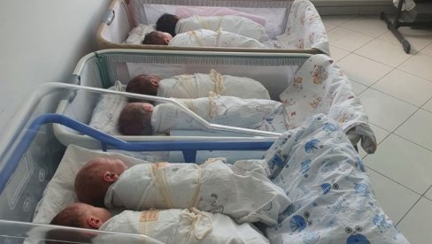 NA SVET DOŠLI I BLIZANCI, SESTRA I BRAT: U porodilištu u Novom Sadu za dan rođeno 29 beba