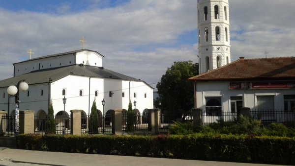 НЕЗАПАМЋЕНИ ВАНДАЛИЗАМ У САБОРНОЈ ЦРКВИ У ВРАЊУ: Црвеном бојом оскрнављени иконостас и 20 икона (ФОТО) НЕЗАПАМЋЕНИ ВАНДАЛИЗАМ У САБОРНОЈ ЦРКВИ У ВРАЊУ: Црвеном бојом оскрнављени иконостас и 20 икона (ФОТО)