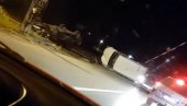 NESREĆA U ODŽACIMA: Dva automobila prevrnuta leže nasred pruge, uviđaj u toku (VIDEO) NESREĆA U ODŽACIMA: Dva automobila prevrnuta leže nasred pruge, uviđaj u toku (VIDEO)