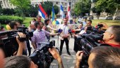 ПРОПАЛИ НАТО ПРОТЕСТИ ПРОТИВ ВУЧИЋА И ЛАВРОВА: Шака јада окупљена испред Председништва (ФОТО)