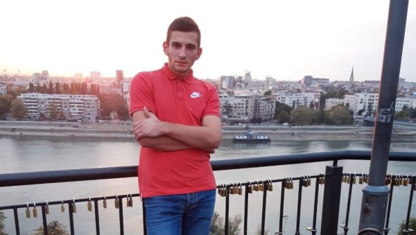 СУКОБ У СУДНИЦИ НА СУЂЕЊУ ДАМИРУ ИБРАХИМОВИЋУ: Отац убијеног узвикнуо Шта намигујеш? СУКОБ У СУДНИЦИ НА СУЂЕЊУ ДАМИРУ ИБРАХИМОВИЋУ: Отац убијеног узвикнуо Шта намигујеш?