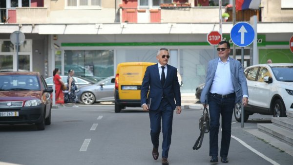 ОДЛОЖЕНО СУЂЕЊЕ БЈЕЛОГРЛИЋУ: Глумац се није појавио у суду, наредно рочиште 19. септембра ОДЛОЖЕНО СУЂЕЊЕ БЈЕЛОГРЛИЋУ: Глумац се није појавио у суду, наредно рочиште 19. септембра