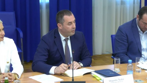 МЕДИЦИНАРИ НЕЋЕ ОСТАТИ БЕЗ ПЛАТЕ: Пропаст, трошкови и дуг Фонда здравства тема у Скупштини Црне Горе МЕДИЦИНАРИ НЕЋЕ ОСТАТИ БЕЗ ПЛАТЕ: Пропаст, трошкови и дуг Фонда здравства тема у Скупштини Црне Горе