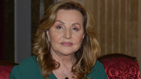 UNUKA ANE BEKUTE UŽIVA U LJUBAVI SA ZGODNIM DEČKOM: Pojavile se zajedničke fografije sa mora, ovako se ponašaju na plaži UNUKA ANE BEKUTE UŽIVA U LJUBAVI SA ZGODNIM DEČKOM: Pojavile se zajedničke fografije sa mora, ovako se ponašaju na plaži