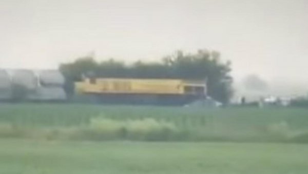 ВОЗ ГУРАО АУТО 200 МЕТАРА: Жени није било спаса - детаљи тешке саобраћајне несреће у Маглићу (ВИДЕО) ВОЗ ГУРАО АУТО 200 МЕТАРА: Жени није било спаса - детаљи тешке саобраћајне несреће у Маглићу (ВИДЕО)