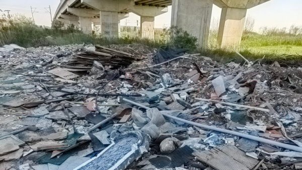 БЕОГРАД ФИЛМ НА ДИВЉОЈ ДЕПОНИЈИ: Поред Панчевачког пута откривена депонија пуна реквизита са снимања БЕОГРАД ФИЛМ НА ДИВЉОЈ ДЕПОНИЈИ: Поред Панчевачког пута откривена депонија пуна реквизита са снимања