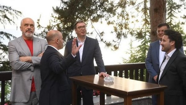 ВУЧИЋ ПРЕДЛАЖЕ: Следећи састанак иницијативе Отворени Балкан нека буде у јужној Србији ВУЧИЋ ПРЕДЛАЖЕ: Следећи састанак иницијативе Отворени Балкан нека буде у јужној Србији