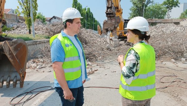 БРЗА ПРУГА „ЈУРИ“ ПРЕМА ЛОВЋЕНЦУ: Док путници уживају у комфору брзих возова на релацији Београд - Нови Сад, грађевинари не стају БРЗА ПРУГА „ЈУРИ“ ПРЕМА ЛОВЋЕНЦУ: Док путници уживају у комфору брзих возова на релацији Београд - Нови Сад, грађевинари не стају