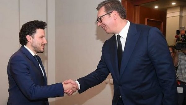 ВУЧИЋ СЕ САСТАО СА АБАЗОВИЋЕМ: Разговор о потенцијалима иницијативе Отворени Балкан (ФОТО) ВУЧИЋ СЕ САСТАО СА АБАЗОВИЋЕМ: Разговор о потенцијалима иницијативе Отворени Балкан (ФОТО)
