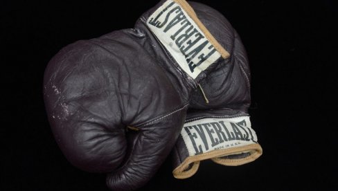 TUGA U SVETU SPORTA: Preminuo jedan od najvećih boksera svih vremena (FOTO) TUGA U SVETU SPORTA: Preminuo jedan od najvećih boksera svih vremena (FOTO)
