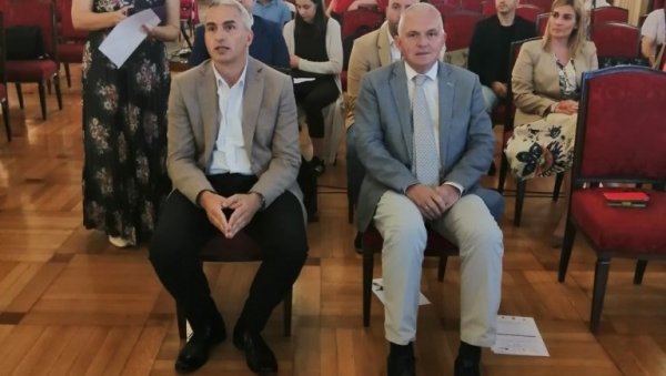 ПРОМОЦИЈА У СТАРОМ ДВОРУ: Представљен пројекат који омогућава да се инвалиди активније укључене у све сфере живота ПРОМОЦИЈА У СТАРОМ ДВОРУ: Представљен пројекат који омогућава да се инвалиди активније укључене у све сфере живота