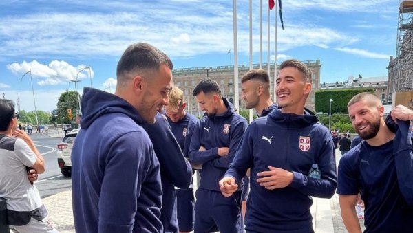 СРБИНУ НУДЕ МИЛИОНЕ НА РУКЕ: Још један ас наше репрезентације мења клуб, управо се договара око огромне плате СРБИНУ НУДЕ МИЛИОНЕ НА РУКЕ: Још један ас наше репрезентације мења клуб, управо се договара око огромне плате