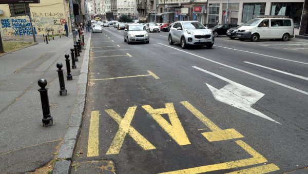 ТАКСИЈА НЕМА ПО 40 МИНУТА: Београђани љути, удружења тврде да се на возило дуго чека само у шпицу ТАКСИЈА НЕМА ПО 40 МИНУТА: Београђани љути, удружења тврде да се на возило дуго чека само у шпицу