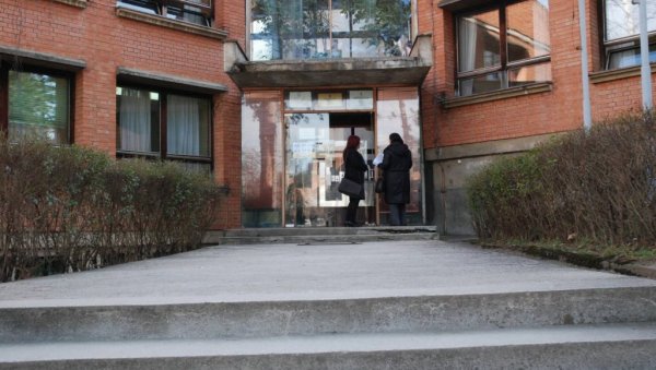 ПОЛИЦИЈА ПОТВРДИЛА ПИСАЊЕ “НОВОСТИ”: Хапшење због велике пљачке код Александровца, тројица осумњичених, један већ био у притвору ПОЛИЦИЈА ПОТВРДИЛА ПИСАЊЕ “НОВОСТИ”: Хапшење због велике пљачке код Александровца, тројица осумњичених, један већ био у притвору