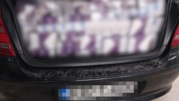 УХАПШЕН ШВЕРЦЕР ИЗ ТУТИНА: Заплењено више од 15.000 паклица цигарета УХАПШЕН ШВЕРЦЕР ИЗ ТУТИНА: Заплењено више од 15.000 паклица цигарета