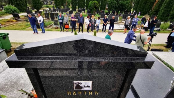 СЕЋАЊЕ НА ПАНТИЋА, ПРАВДЕ И ДАЉЕ НЕМА: Данас се навршава 21 година од бруталног убиства новинара Новости из Јагодине (ФОТО/ВИДЕО) СЕЋАЊЕ НА ПАНТИЋА, ПРАВДЕ И ДАЉЕ НЕМА: Данас се навршава 21 година од бруталног убиства новинара Новости из Јагодине (ФОТО/ВИДЕО)