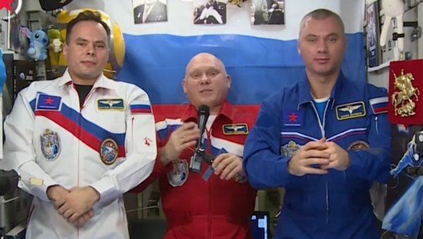 МОЋНА ПОРУКА РУСИМА ИЗ СВЕМИРА: Са својом отаџбином пребродићемо све потешкоће и остварити победе (ВИДЕО) МОЋНА ПОРУКА РУСИМА ИЗ СВЕМИРА: Са својом отаџбином пребродићемо све потешкоће и остварити победе (ВИДЕО)