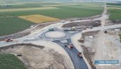 ОБИЛАЗНИЦА ДО КРАЈА ЈУНА: Почела трећа фаза изградње деонице код Зрењанина (ФОТО) ОБИЛАЗНИЦА ДО КРАЈА ЈУНА: Почела трећа фаза изградње деонице код Зрењанина (ФОТО)