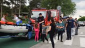 ЈАГОДИНЦИ СЕ ДРУЖИЛИ СА ПРИПАДНИЦИМА ПОЛИЦИЈЕ: Дан МУП са децом испред излетишта ЈАГОДИНЦИ СЕ ДРУЖИЛИ СА ПРИПАДНИЦИМА ПОЛИЦИЈЕ: Дан МУП са децом испред излетишта