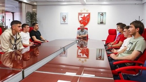 ГУЖВА НА МАРАКАНИ: Мркела окупио Звездине бисере који су са Србијом изборили пласман на ЕП ГУЖВА НА МАРАКАНИ: Мркела окупио Звездине бисере који су са Србијом изборили пласман на ЕП