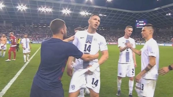 Е, МОЈ ЈАСМИНЕ: Простак Куртић вређао Србе, па згрозио цео свет (ВИДЕО) Е, МОЈ ЈАСМИНЕ: Простак Куртић вређао Србе, па згрозио цео свет (ВИДЕО)
