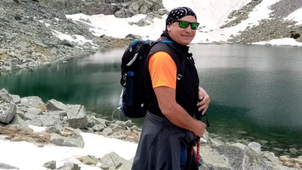 ПЛАНИНАР ИЗ АРАДЦА НА КРОВУ БАЛКАНА: Драго Ђокић се попео на Мусалу (ФОТО) ПЛАНИНАР ИЗ АРАДЦА НА КРОВУ БАЛКАНА: Драго Ђокић се попео на Мусалу (ФОТО)