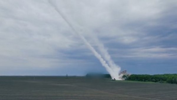 ЖЕСТОКА АКЦИЈА РУСКОГ СМЕРЧА: Министарство одбране објавило снимак (ВИДЕО) ЖЕСТОКА АКЦИЈА РУСКОГ СМЕРЧА: Министарство одбране објавило снимак (ВИДЕО)