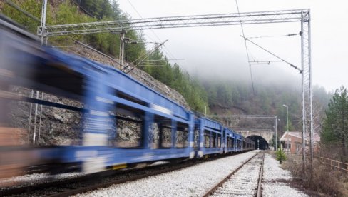 PRVE SLIKE SA MESTA SUDARA VOZOVA KOD ODŽAKA: U železničkoj nesreći povređeno više osoba (FOTO)