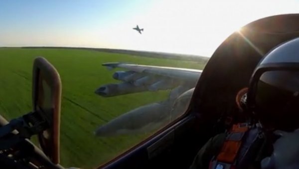 СУ-25 УНИШТАВАЈУ САКРИВЕНЕ УКРАЈИНСКЕ ПОЛОЖАЈЕ: Објављен нови снимак дејства руских јуришника СУ-25 УНИШТАВАЈУ САКРИВЕНЕ УКРАЈИНСКЕ ПОЛОЖАЈЕ: Објављен нови снимак дејства руских јуришника
